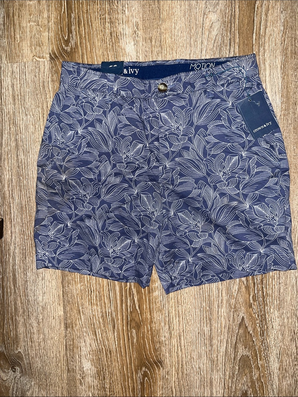 crown & ivy Navy White Floral Print Button-Front Shorts